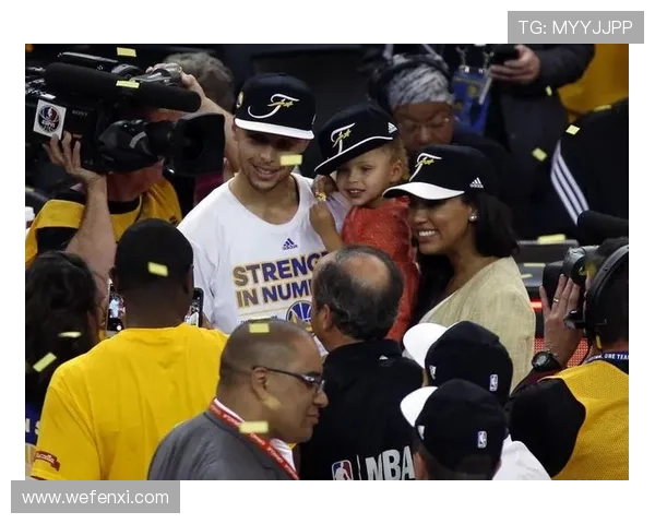 夸梅：库嫂应珍惜库里真爱而非追求外在不满